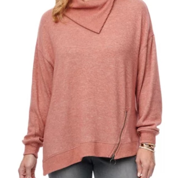Soft pink asymmetric neck sweater with zipper detail - Picture 8 of 8